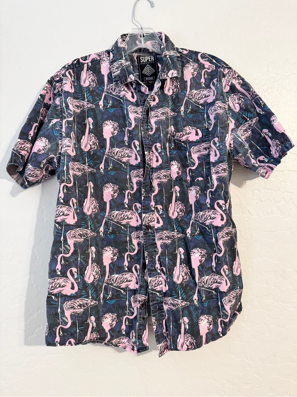 👕Super Massive Men's M Black/Pink Flamingo Animal Print Button-Up SS Pockets
